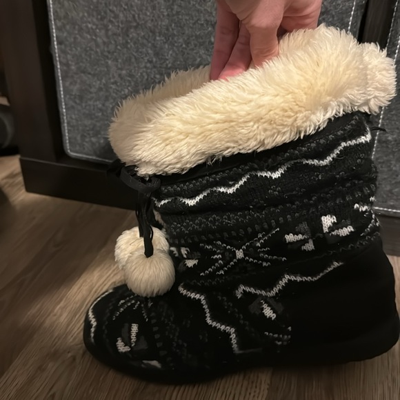 Mudd Winter Slipper Boots - Picture 4 of 5